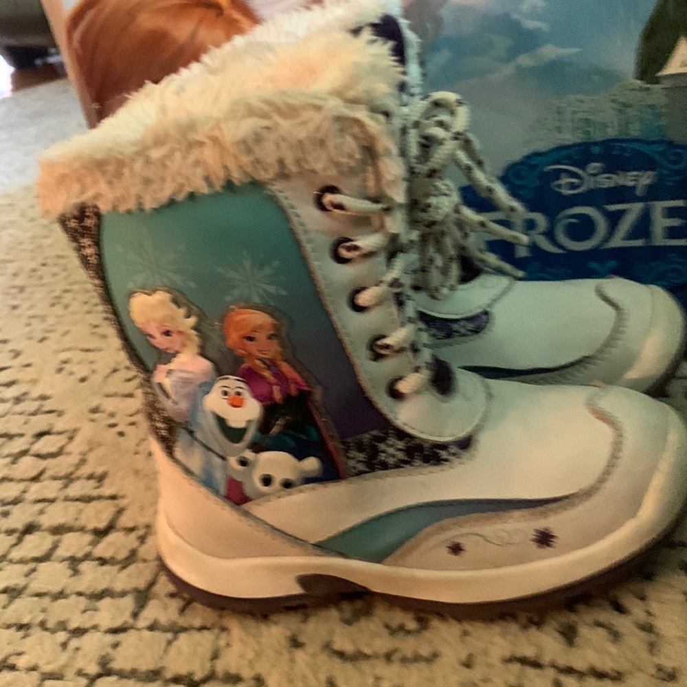 Frozen Snow-boots
